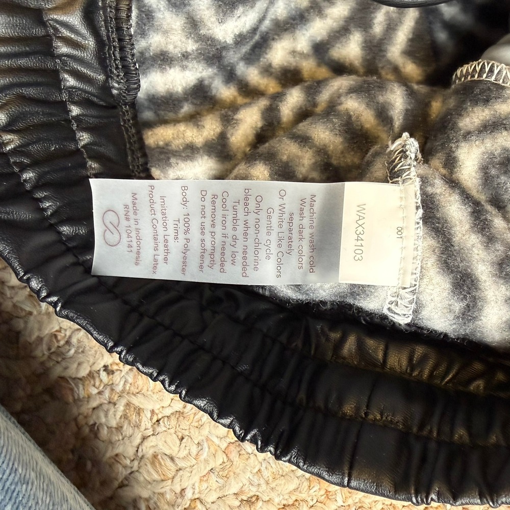 NWT‎ CALIA Women's Tipped 1/2 Zip Sherpa Fleece Pullover Jacket- Black White Geo - Picture 5 of 8